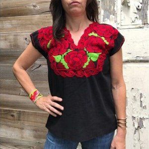 Costume Baldor Red Rose Mexican Embroidered Tunic